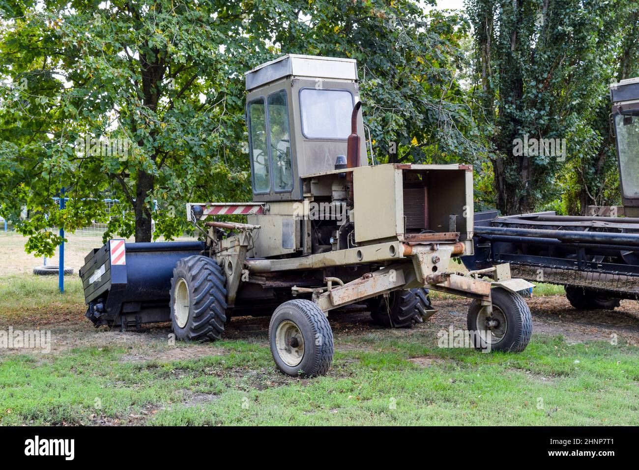 Futterernte bedeutet. Der Gabelstapler. Stockfoto