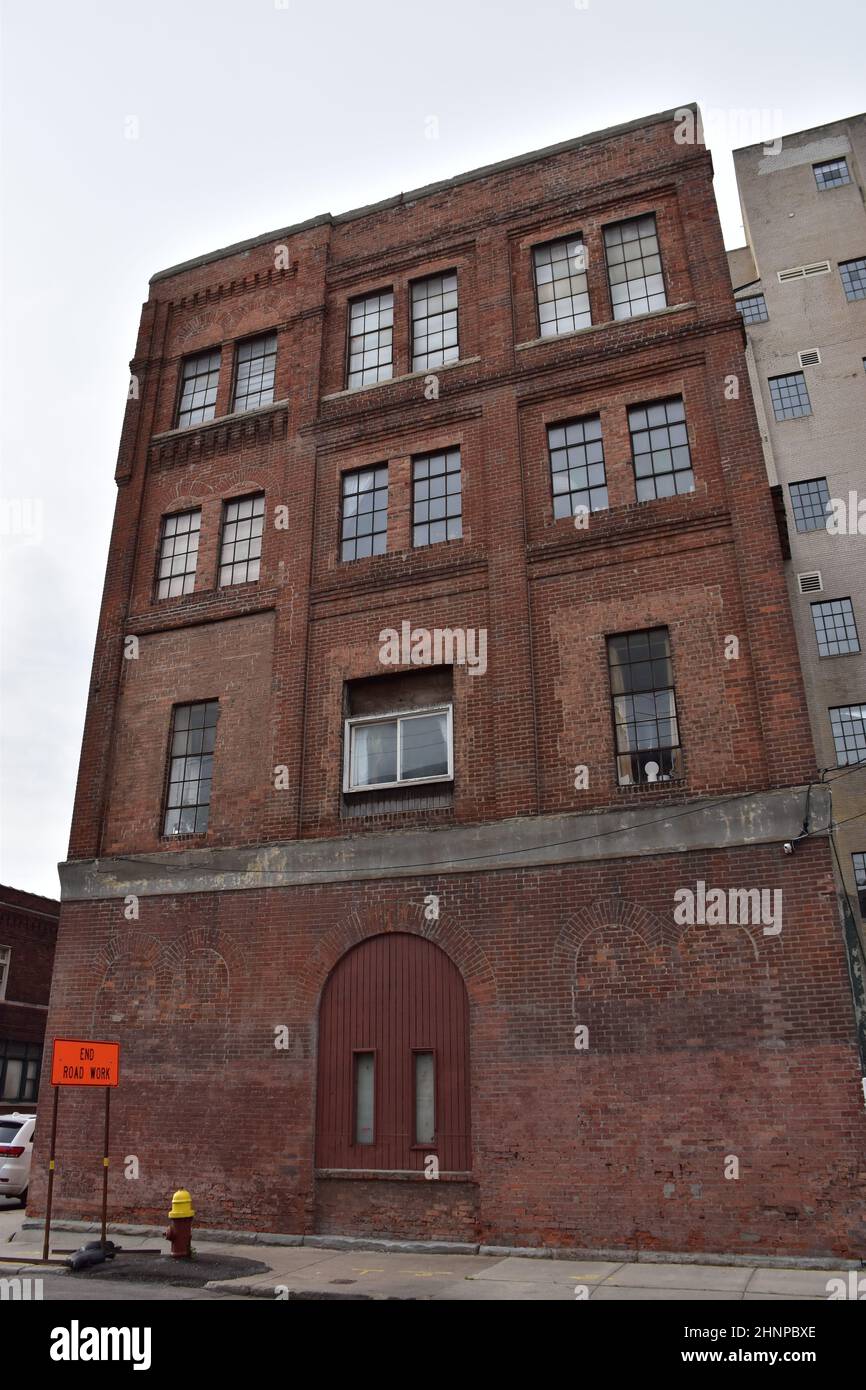 Seite des Eckhardt & Becker Brewery-Gebäudes an der Winder St, Eastern Market, Detroit, Michigan, das aus dem Jahr 1891 stammt und 1970 in Lofts umgewandelt wurde. Stockfoto