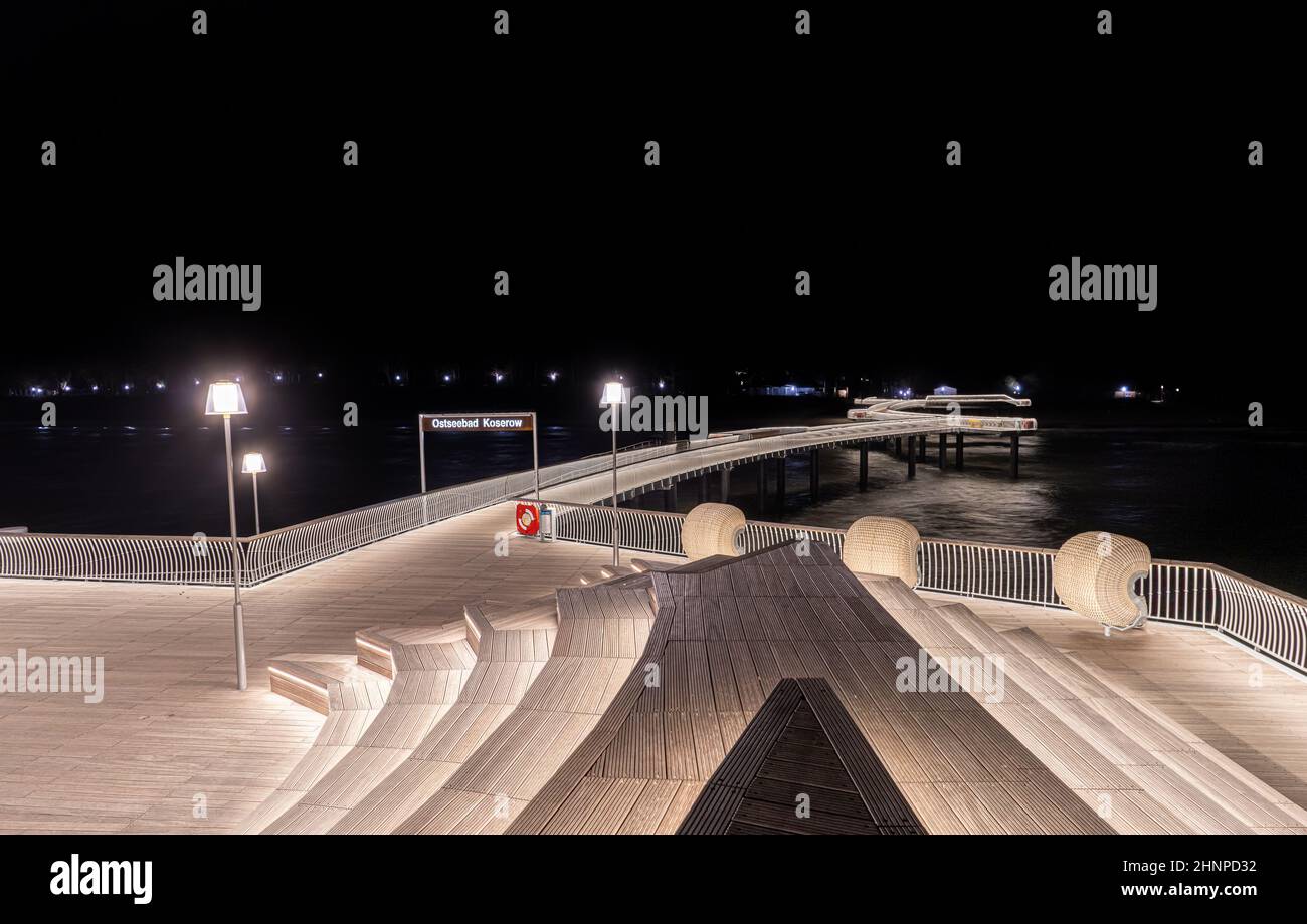 Ostsee, schöner Pier Koserow Badeort auf der Insel Usedom bei Nacht Stockfoto