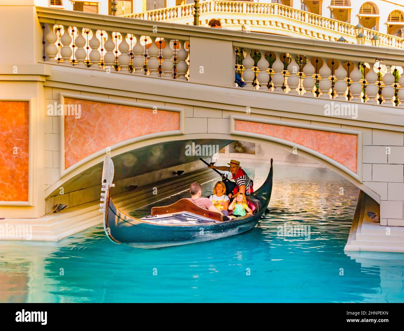 Venetian Resort Hotel & Casino. Das Resort wurde am 3. Mai 1999 eröffnet, mit dem Flattern weißer Tauben, klingenden Trompeten, singenden Gondolieren und der Schauspielerin Sophia Loren Stockfoto