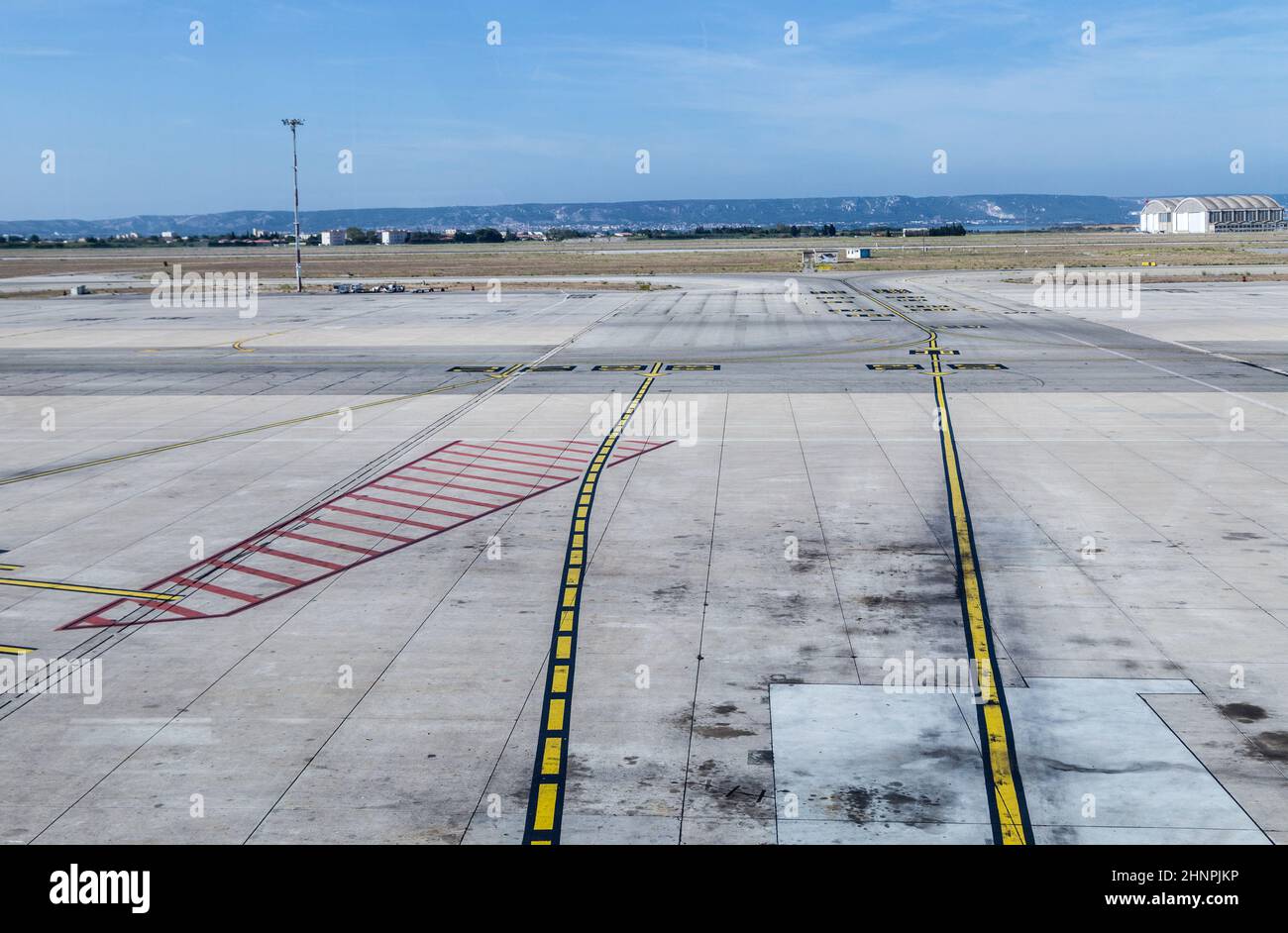 Blick auf das Vorfeld am Flughafen von Marseille, Frankreich Stockfoto