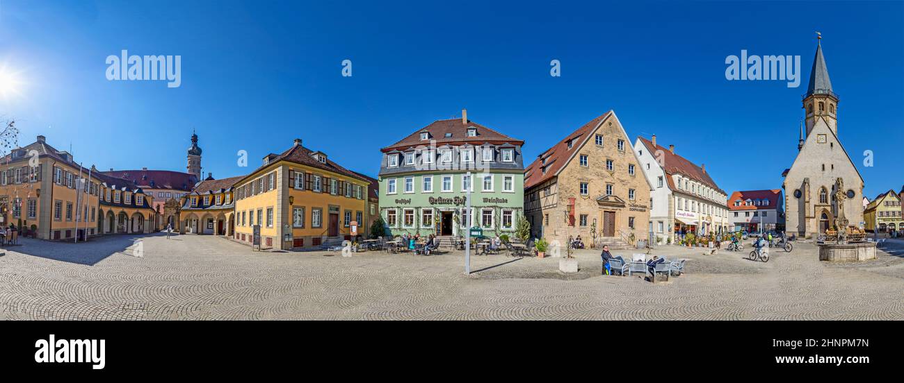 Am Stadtplatz von Weikersheim entlang der romantischen Straße. Stockfoto