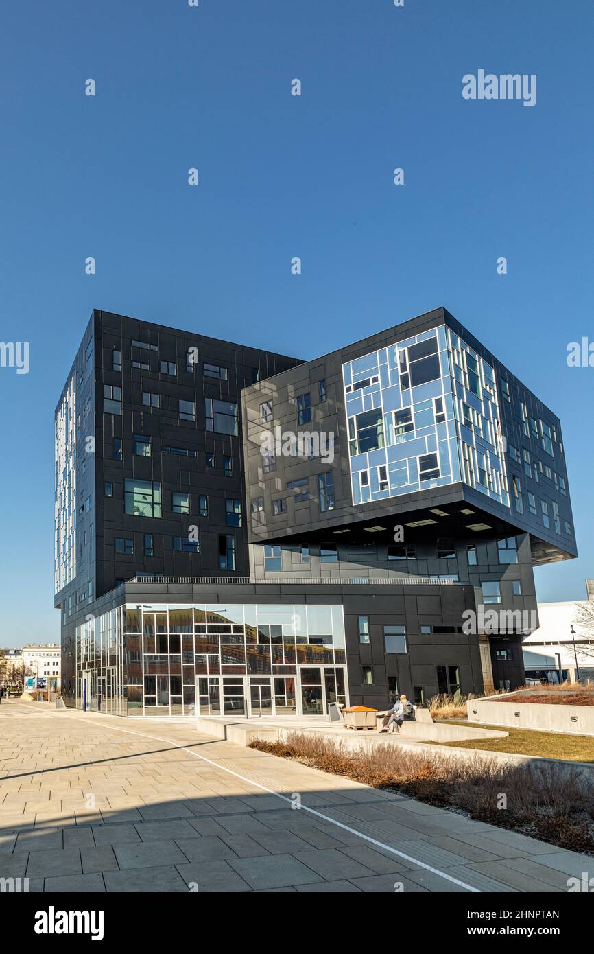 Toller Blick auf moderne Gebäude des Campus der Wirtschaftsuniversität Wien Stockfoto