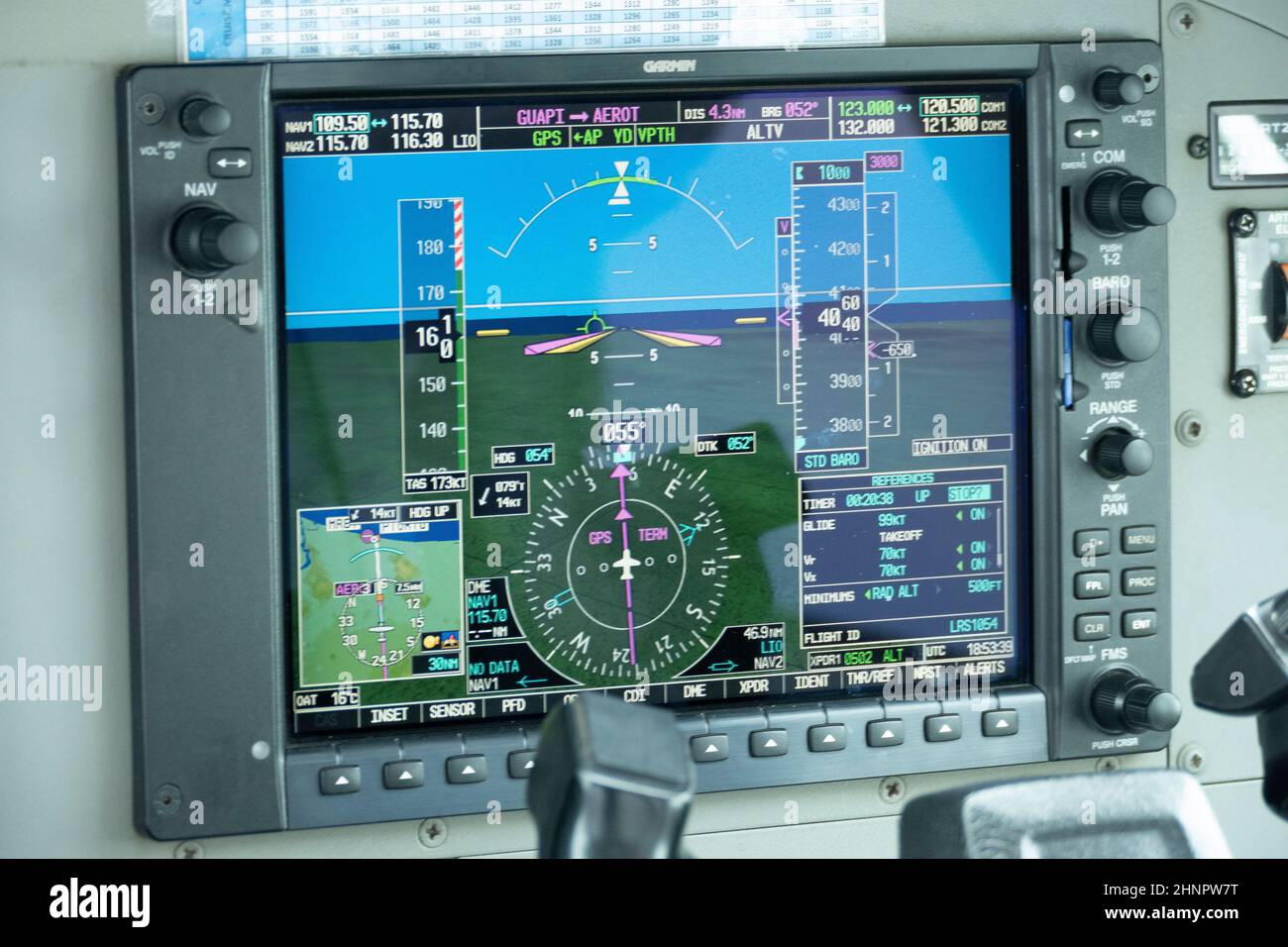 Blick auf Cockpit-Instrumente nach dem Start in San Jose, Costa Rica Stockfoto