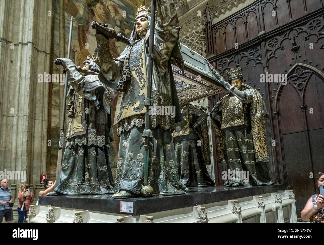 Innenraum der Kathedrale von Sevilla mit dem Grab von Christoph Kolumbus Stockfoto