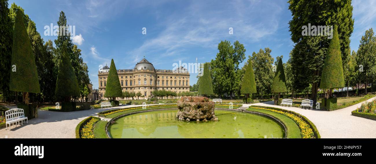 Residenz mit Blumengarten in Würzburg Stockfoto