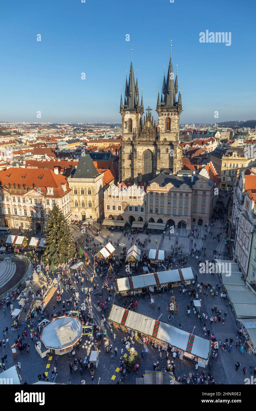 Panoramablick auf den Altstädter Ring in Prag, einer der meistbesuchten touristischen Städte Europas. Stockfoto