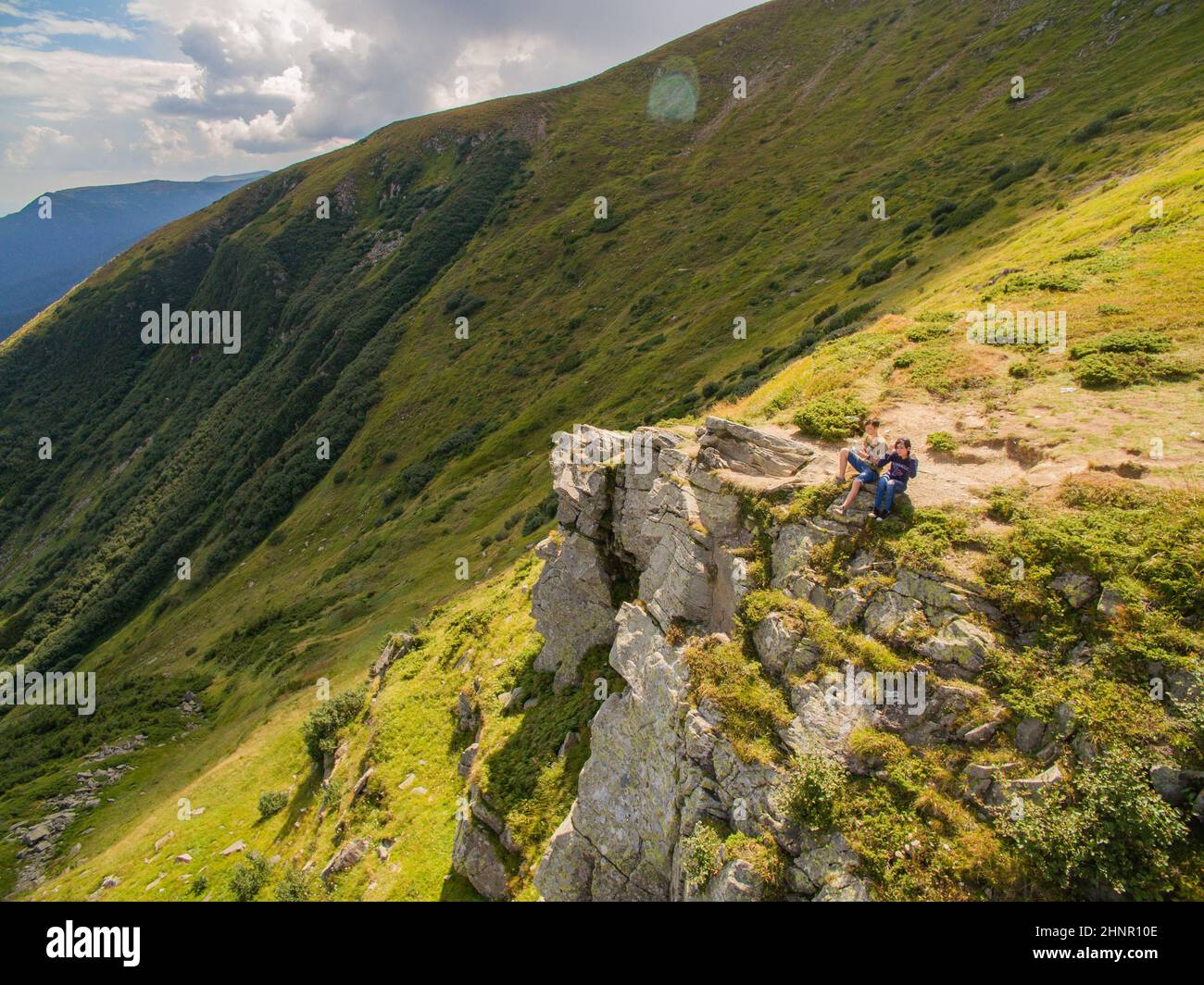 Luftaufnahme des Great Green Ridge. Riesige Berglandschaft Stockfoto