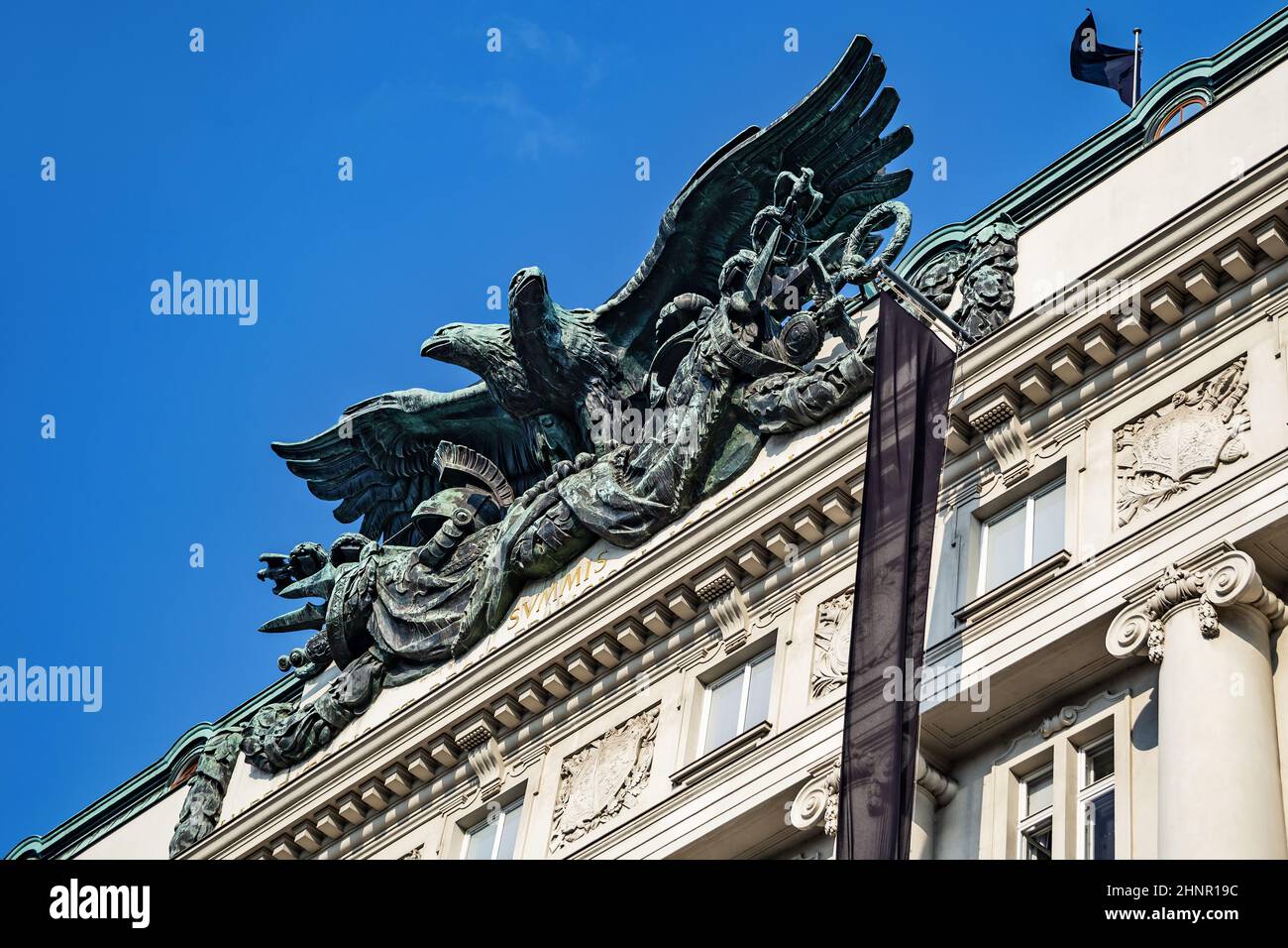 Bronze-Doppeladler auf Regierungsgebäude in Wien. Stockfoto