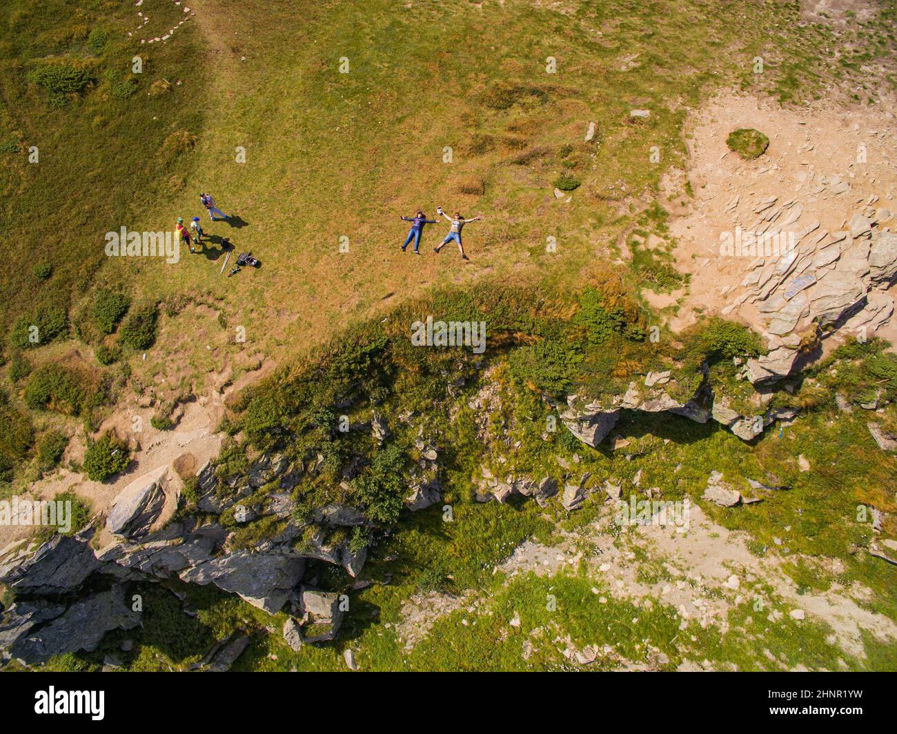 Luftaufnahme des Great Green Ridge. Bewaldete Berglandschaft Stockfoto
