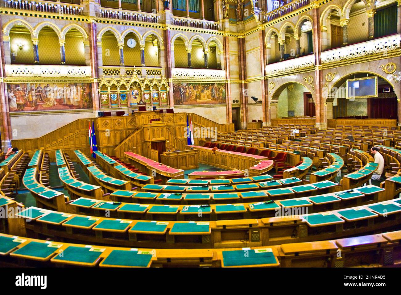 nside berühmtes ungarisches parlament in gotischem Revival-Stil in Budapest, Ungarn. Stockfoto