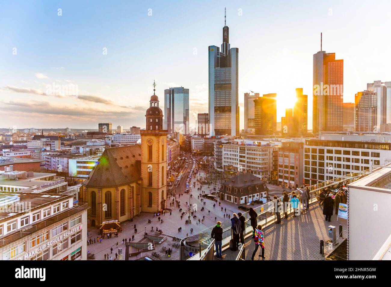 Blick auf die Hauptwache mit der Kathrin-Kirche Stockfoto