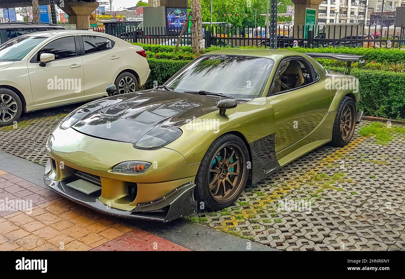 Grün getunten Sportwagen in Bangkok Thailand geparkt. Stockfoto