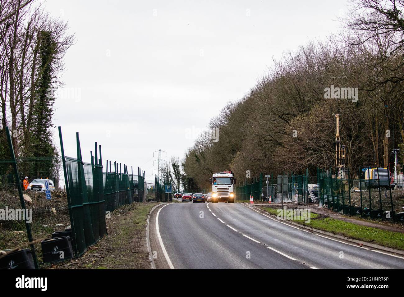 Wendover, Großbritannien. 9th. Februar 2022. Die Vorarbeiten für die Hochgeschwindigkeitsstrecke HS2 sind neben der A413 abgebildet. HS2 wird die A413 mit dem kleinen Dean-Viadukt überqueren. Kredit: Mark Kerrison/Alamy Live Nachrichten Stockfoto