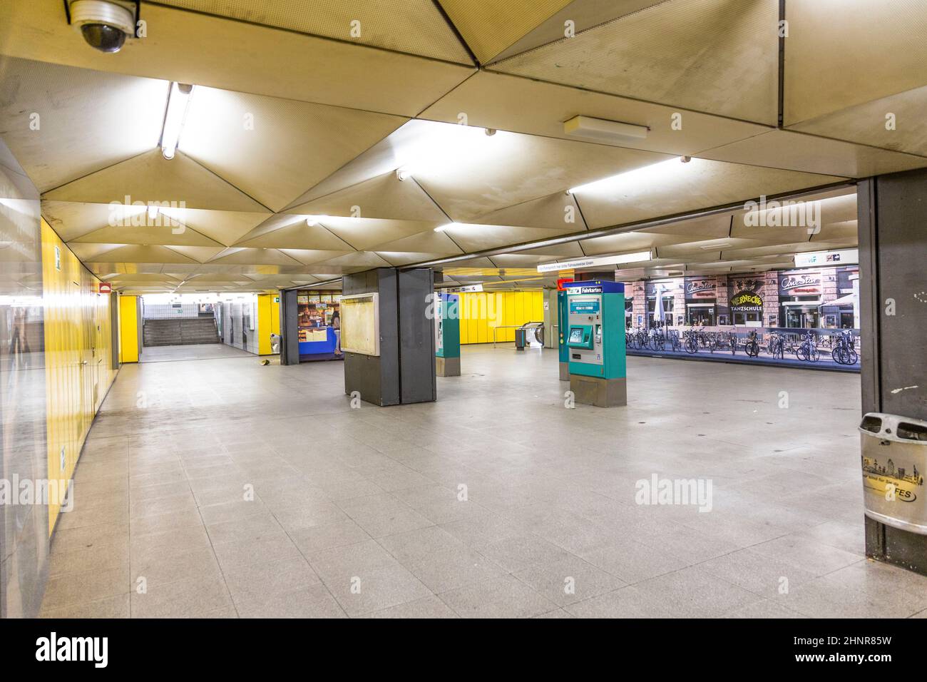 U-Bahn-Station für S- und U-Bahn Eschenheimer Tor in Frankfurt, Deutschland Stockfoto