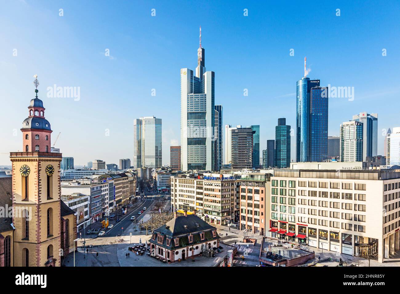 Hauptwache Pplaza und moderne Skyscarpes in Frankfurt am Main, Deutschland. Stockfoto