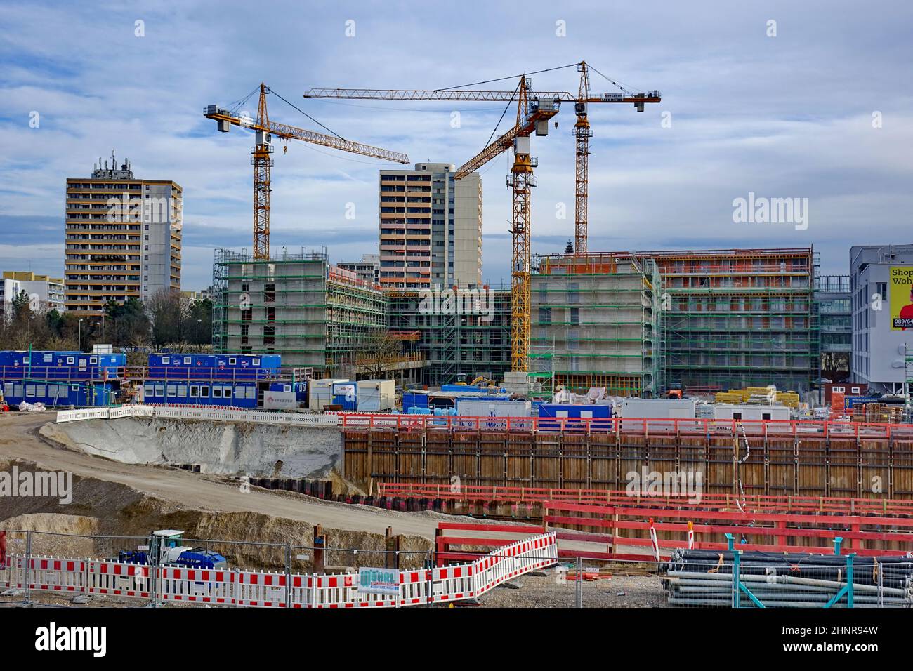 Bayern, München, München-Neuperlach, Wohnen, Gebäudeverdichtung, Baustelle, Baukräne Stockfoto