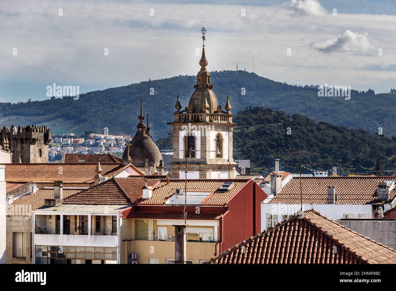 Straßenatmosphäre und architektonische Details in Brage, Portugal Stockfoto