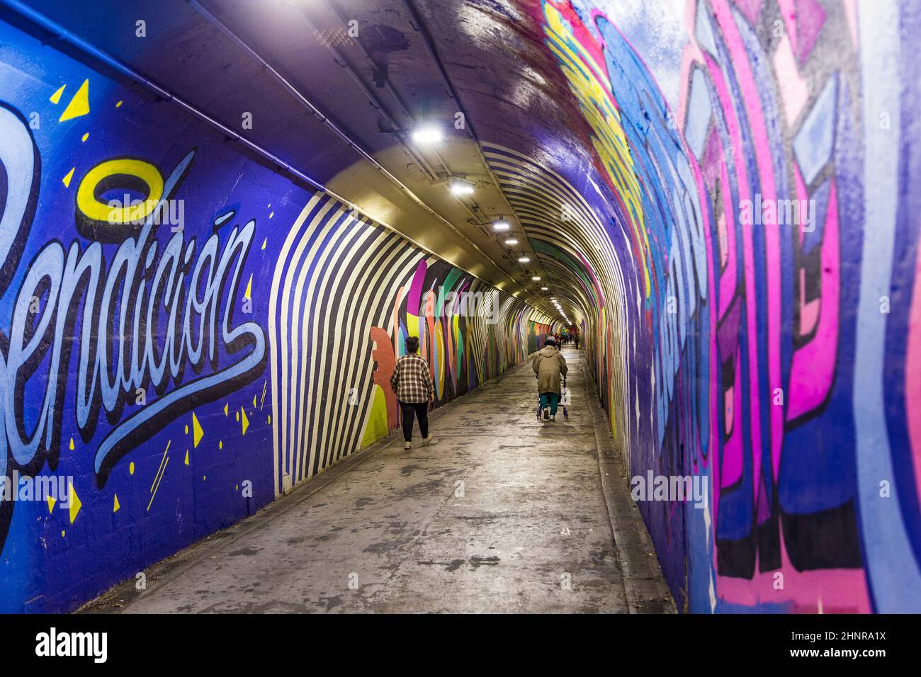 Wandgemälde an der Wand der U-Bahn-Station Stockfoto