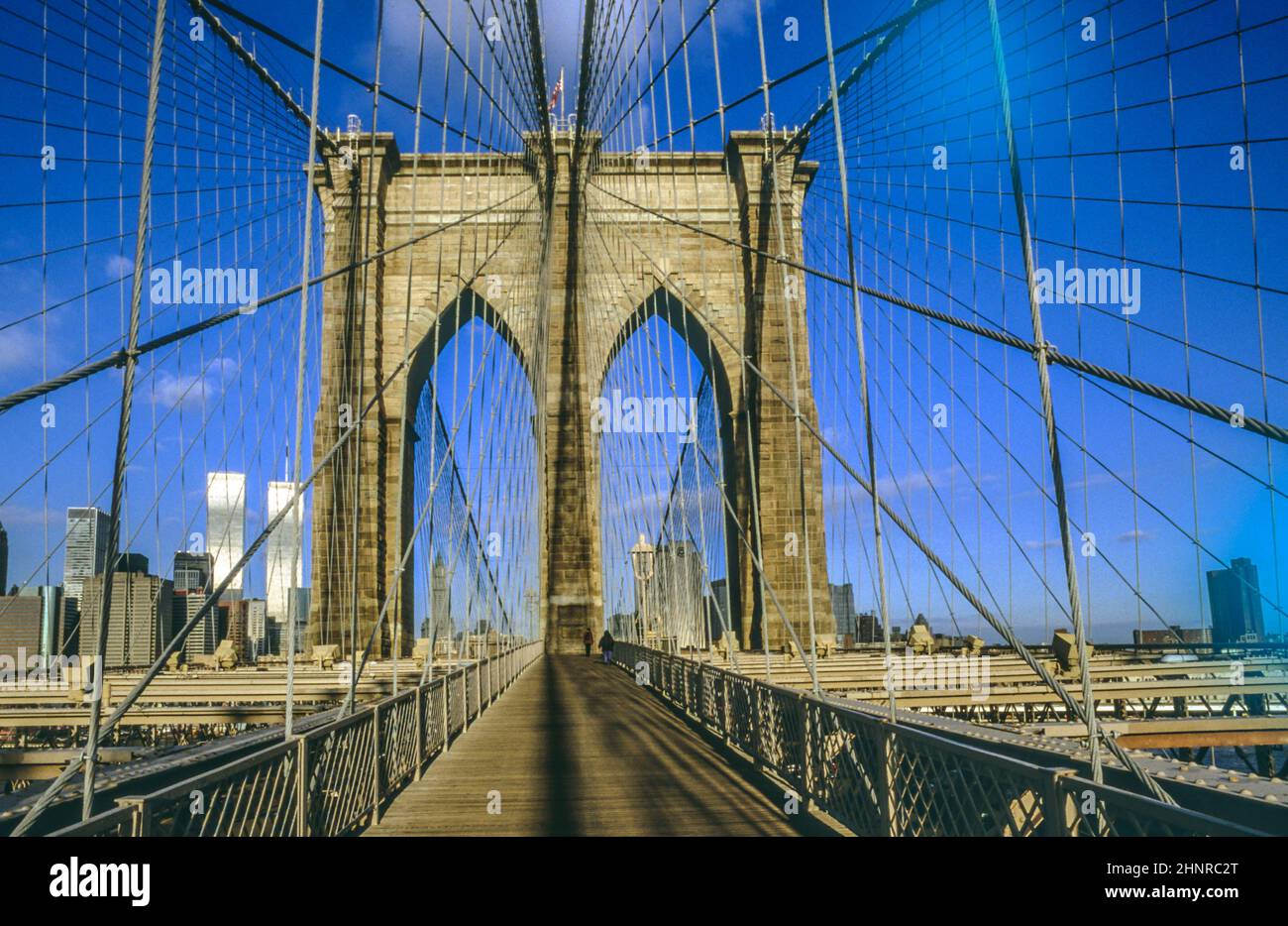 Brooklyn Bridge mit Welthandelszentrum in New York Stockfoto