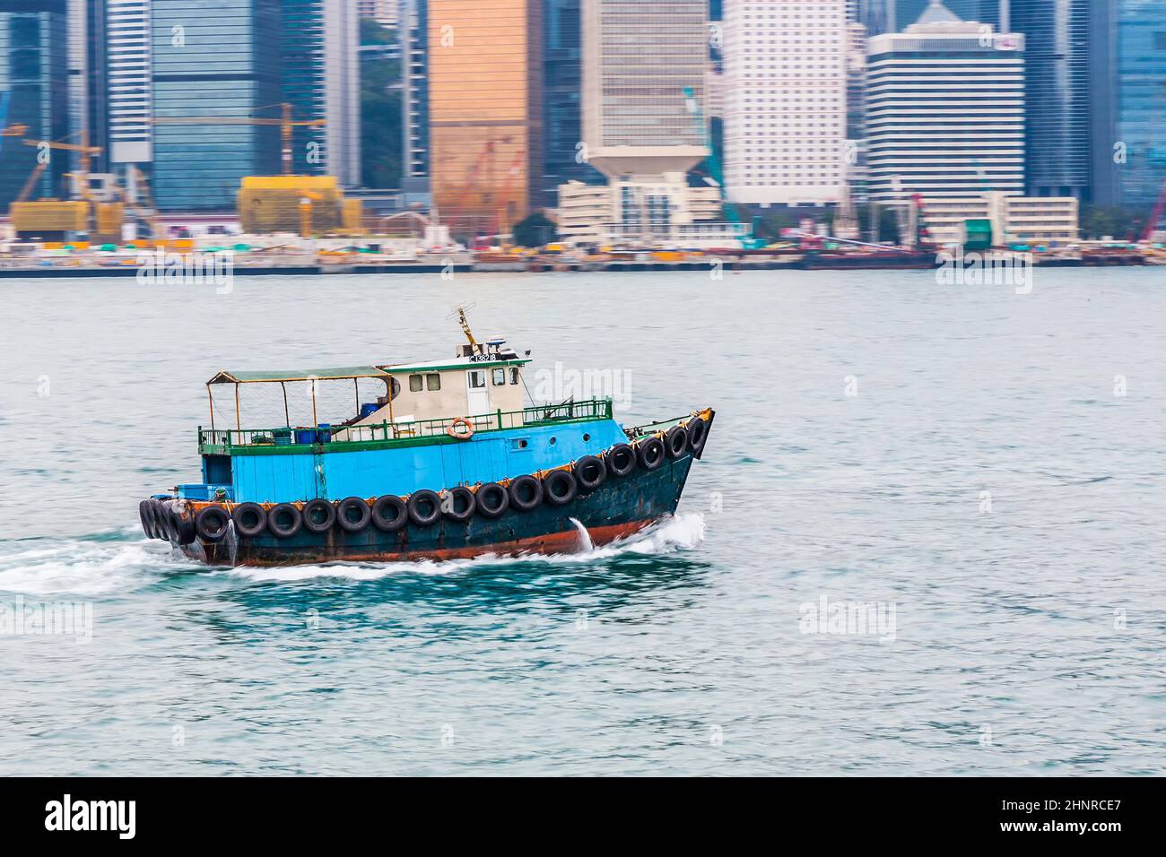 Schiff durch den Hafen von Victoria Stockfoto