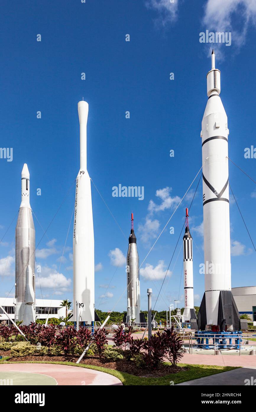 Der Rocket Garden im Kennedy Space Center verfügt über 8 authentische Raketen aus vergangenen Weltraumforschungen Stockfoto