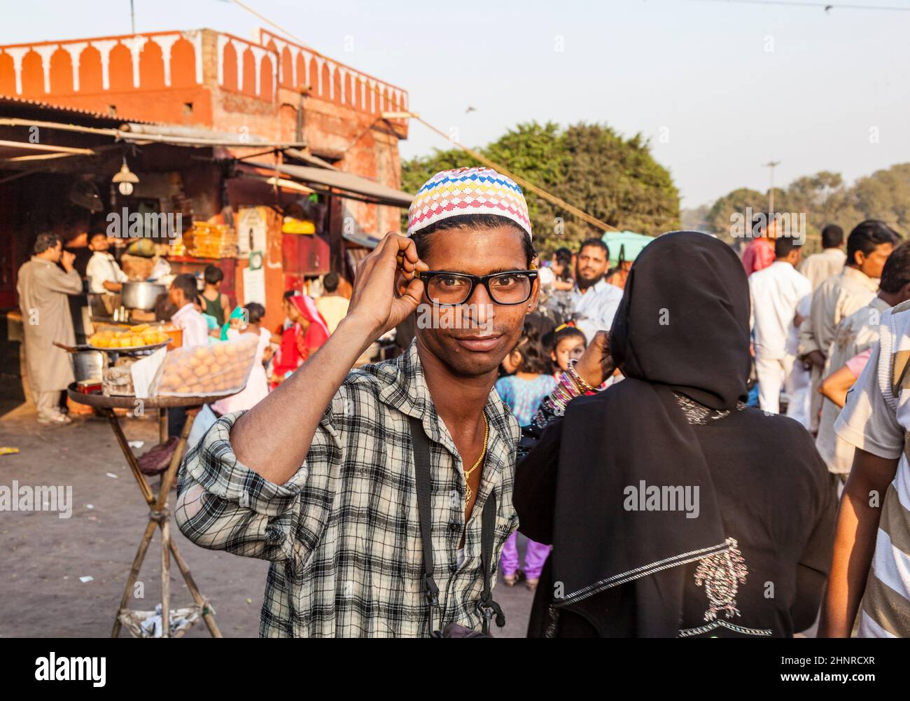 Menschen auf dem Meena Bazaar Markt in Delhi Stockfoto