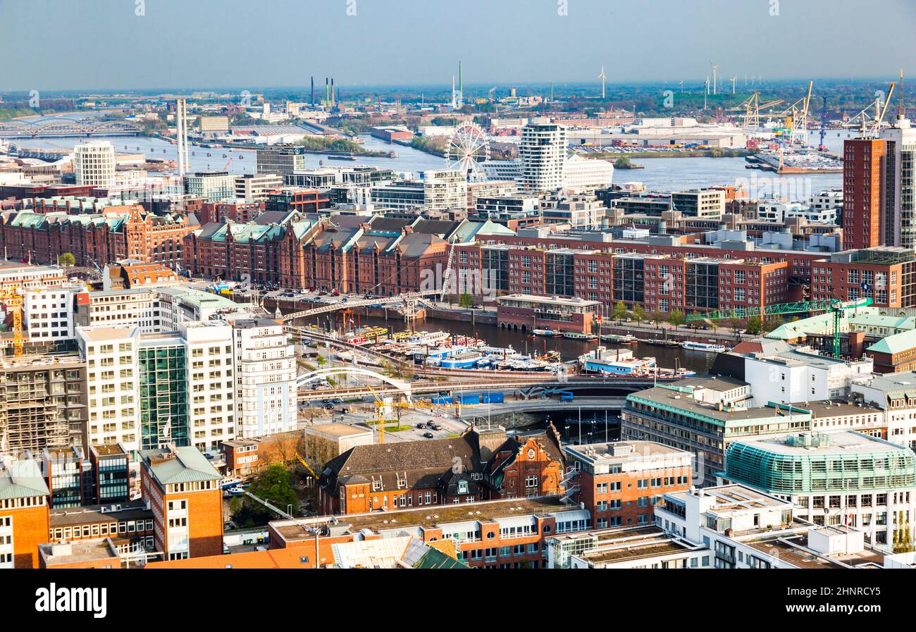 Stadtbild von Hamburg vom berühmten Michaelis-Turm Stockfoto