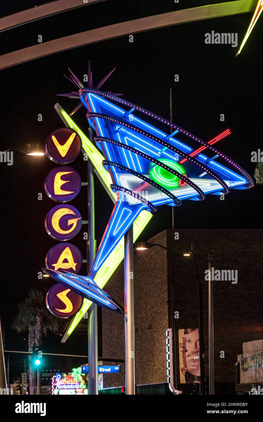 Werbung für ein Casino in der Fremont Street in Las Vegas bei Nacht Stockfoto