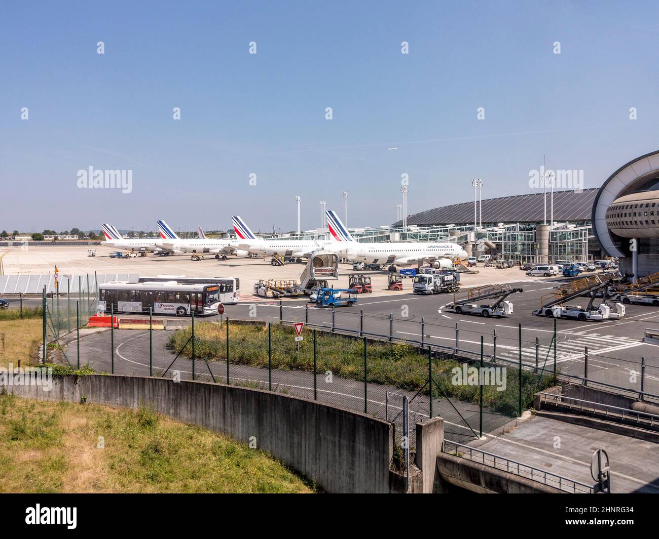 airfrance Aircraft parkt am neuen Terminal des Flughafens Charles de Gaulle in Paris, Frankreich Stockfoto