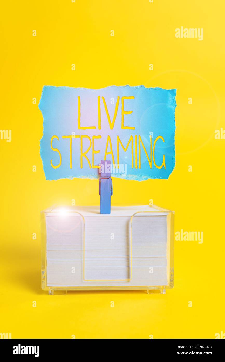 Textschild zeigt Live Streaming, Geschäftskonzept Live-Videoübertragung einer Veranstaltung über das Internet Bunte Idee Präsentation Zeige Fr. Stockfoto