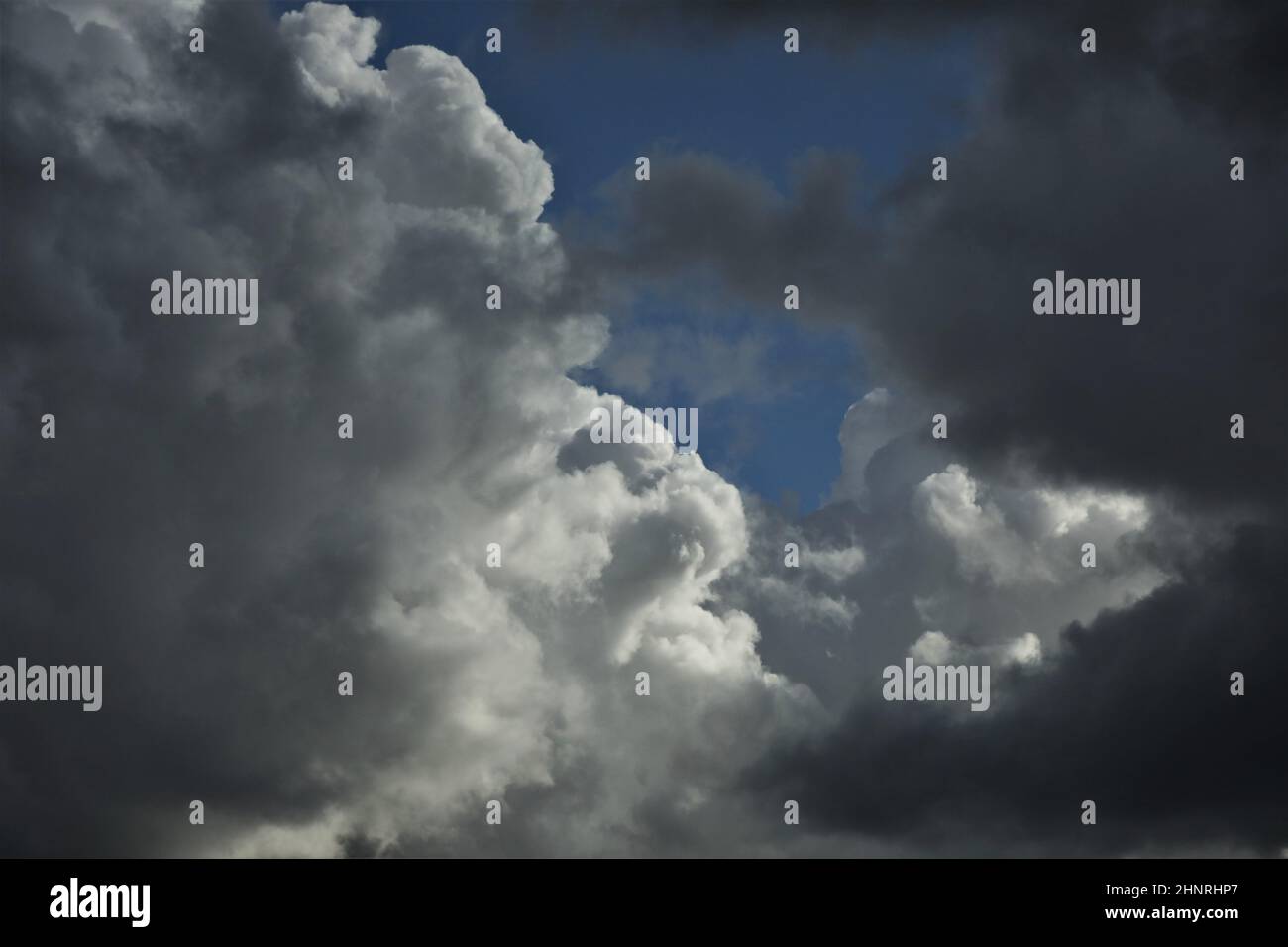 Sturmwolken über der Küste Nordkaliforniens, wo eine 8-jährige Dürre vor sich geht, die aber keinen Regen nach San Francisco brachte, USA Text kopieren Stockfoto