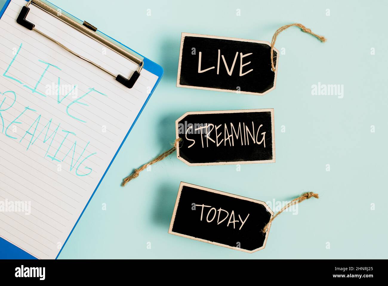 Textschild mit Live Streaming, Konzeptfoto Live-Videoübertragung einer Veranstaltung über das Internet Sammlung von leeren Sticker-Tags T Stockfoto
