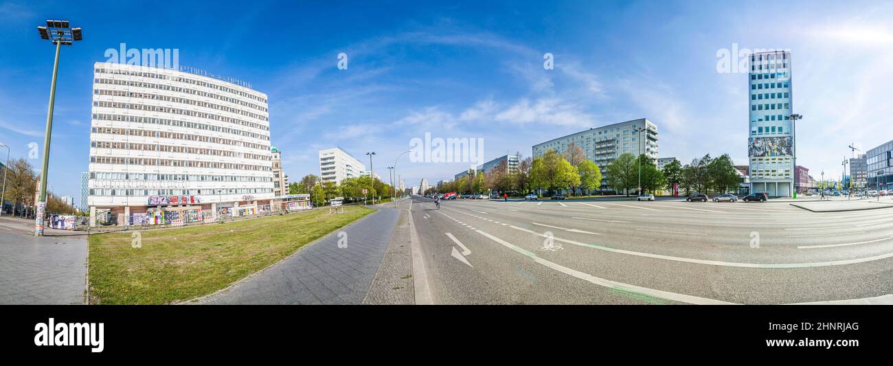 Karl-Marx-Allee, ein monumentaler sozialistischer Boulevard des ehemaligen Ost-Berlins Stockfoto