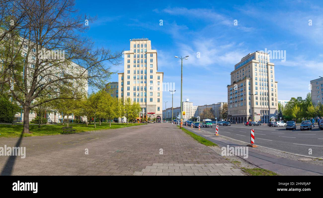 Karl-Marx-Allee, ein monumentaler sozialistischer Boulevard des ehemaligen Ost-Berlins Stockfoto