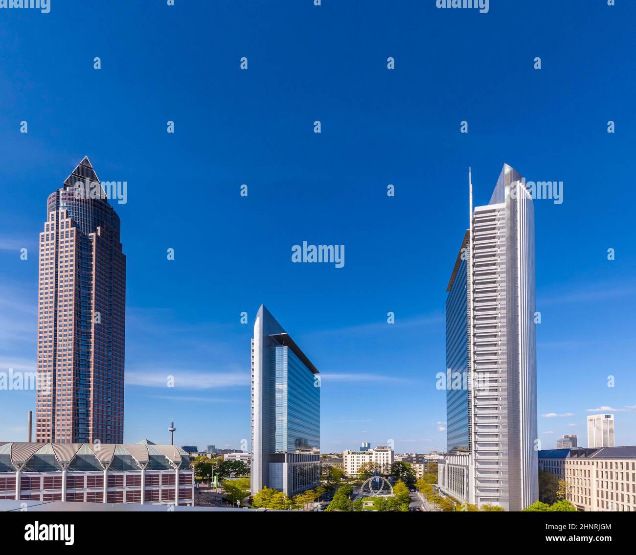 Messeturm Messeturm und das Marriott Hotel neben dem Frankfurter Messegelände Stockfoto