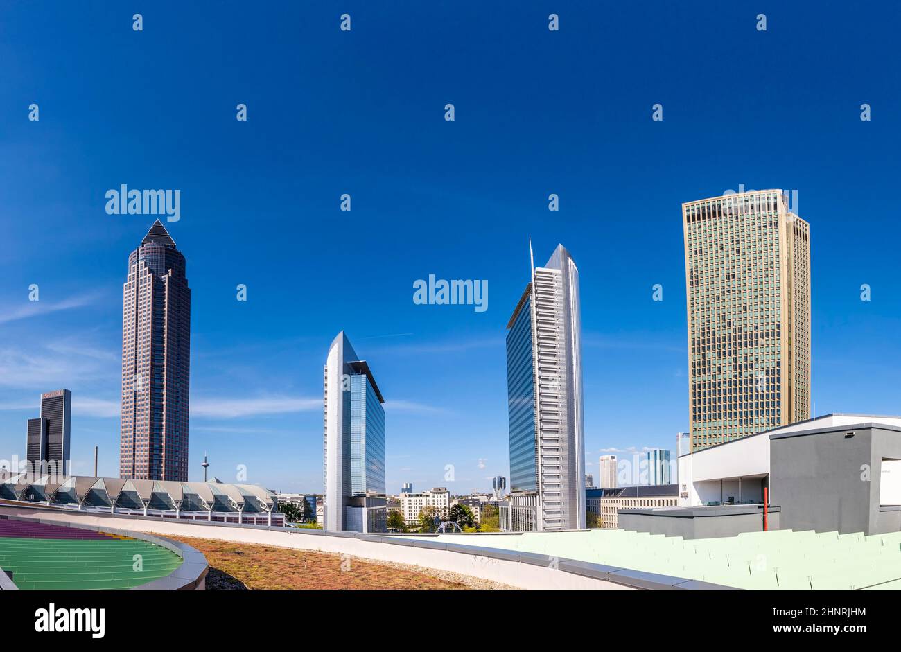 Messeturm Messeturm und das Marriott Hotel neben dem Frankfurter Messegelände Stockfoto