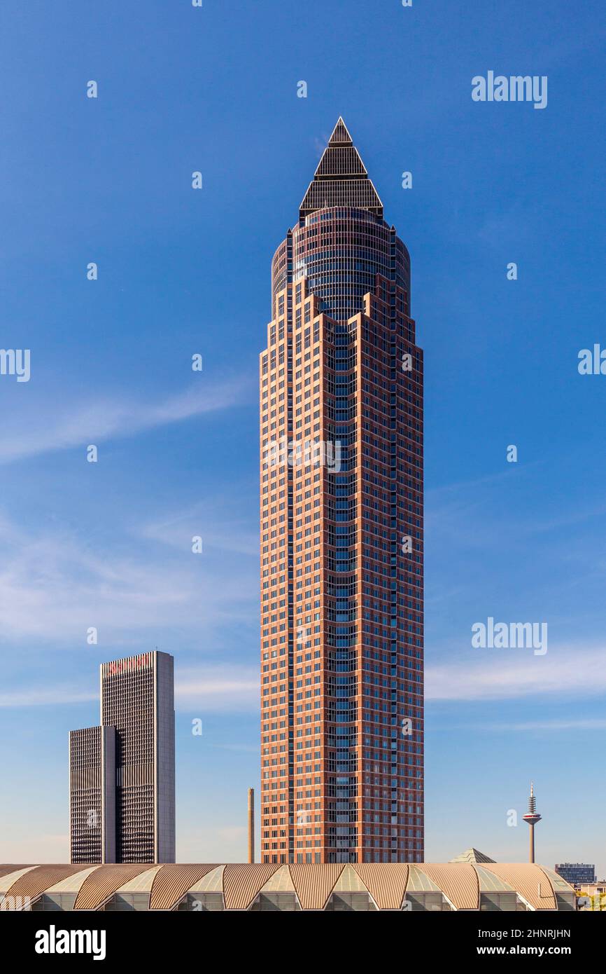 Messeturm Messeturm und das Marriott Hotel neben dem Frankfurter Messegelände Stockfoto