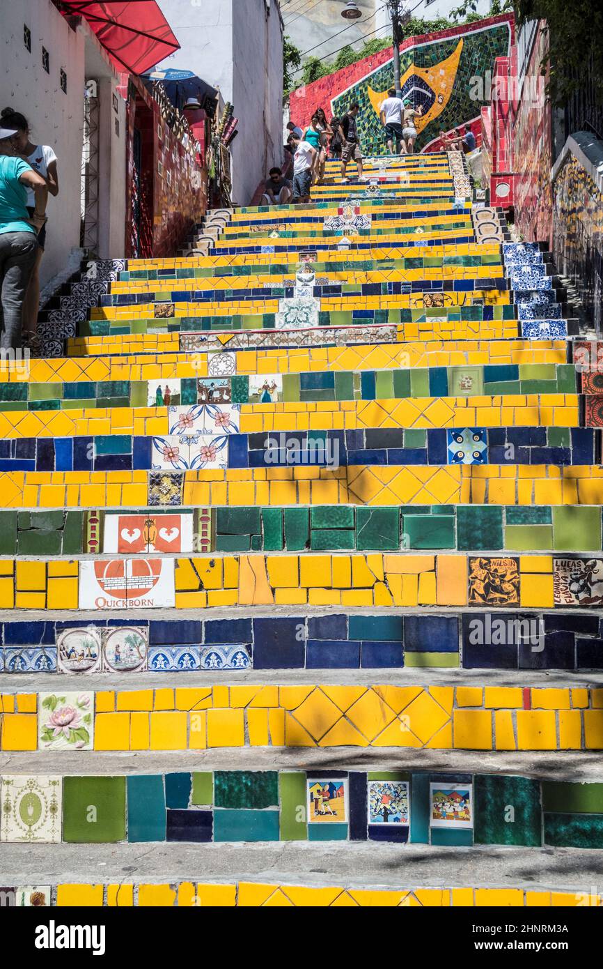 Menschen an der Selaron-Treppe, die Lapa und Santa Teresa in Rio verbindet Stockfoto