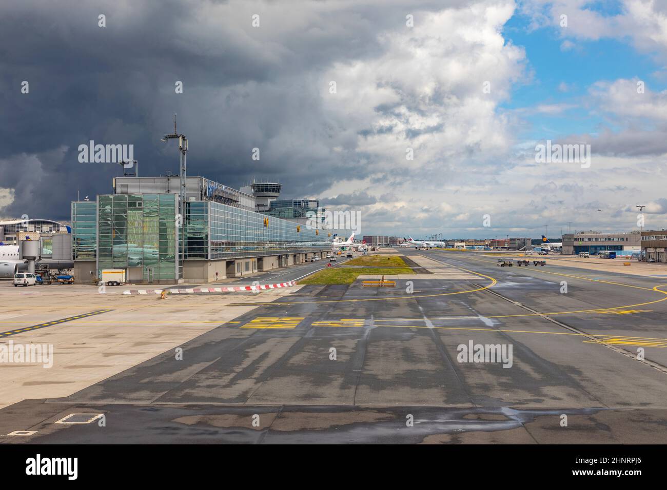 Flugzeuge am Terminal 1 des Frankfurter Rhein-Main-Flughafens Stockfoto