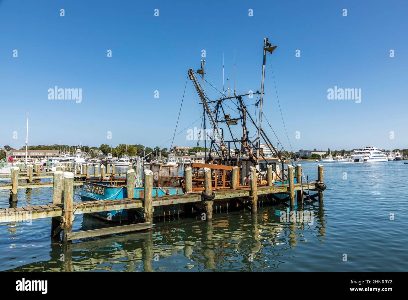 Altes Fischerboot am Barnstable Hafen Stockfoto