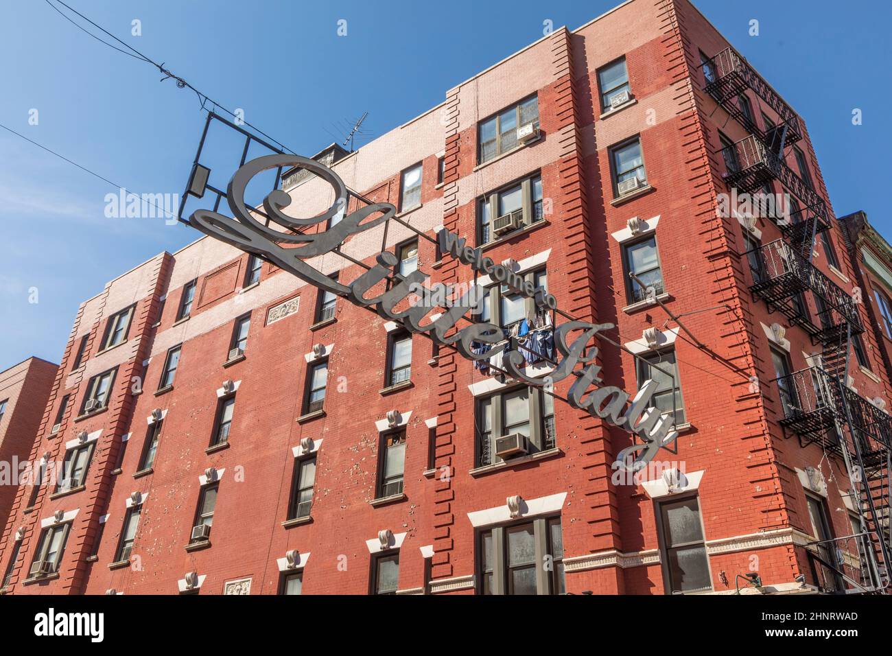 das schild Little italy markiert den Eingang des Teils von Manhattan, in dem viele italienische Migranten ihre Heimat gefunden haben Stockfoto