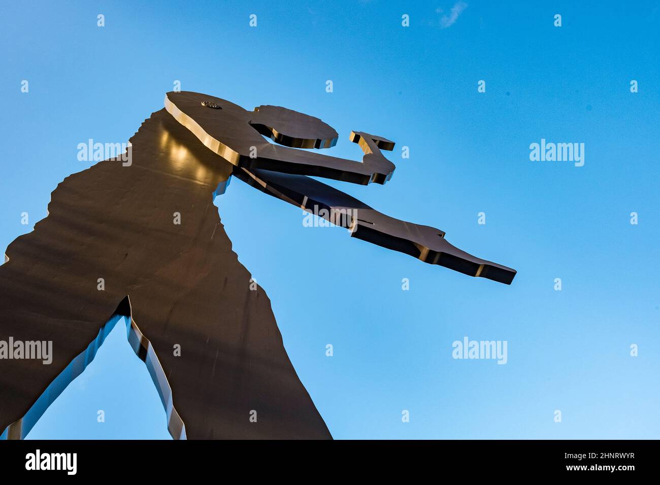 Kinetische Skulptur Hammerschläger Mann von Jonathan Borofsky in der Nähe der Messe Frankfurt Stockfoto
