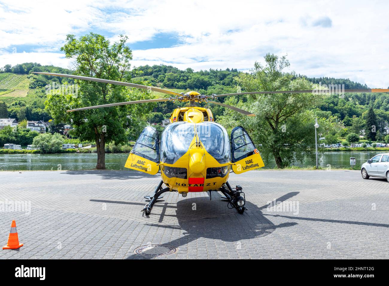 Rettungsaktion, deutscher Rettungshubschrauber, ADAC, Christoph 77, am Boden Stockfoto