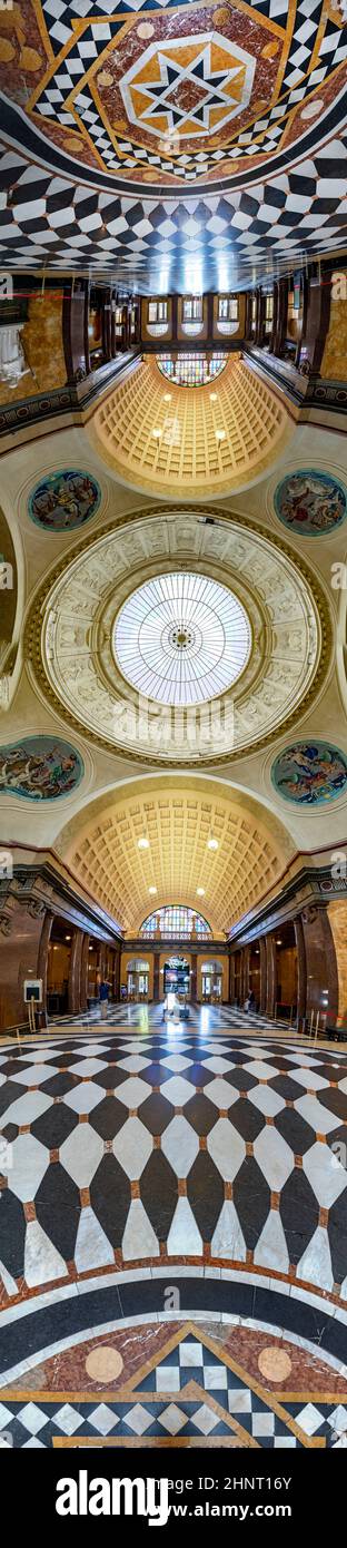 Im alten Kurhaus in Wiesbaden.das Casino enthielt ein Restaurant, das das soziale Zentrum der Kurstadt mit vielen Veranstaltungen das ganze Jahr über ist. Stockfoto