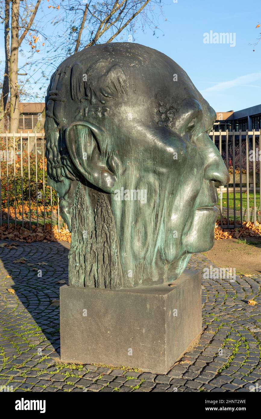 Statue von Konrad Adenauer vom Bildhauer Hubertus von Pilgrim im Mai 1982. Stockfoto