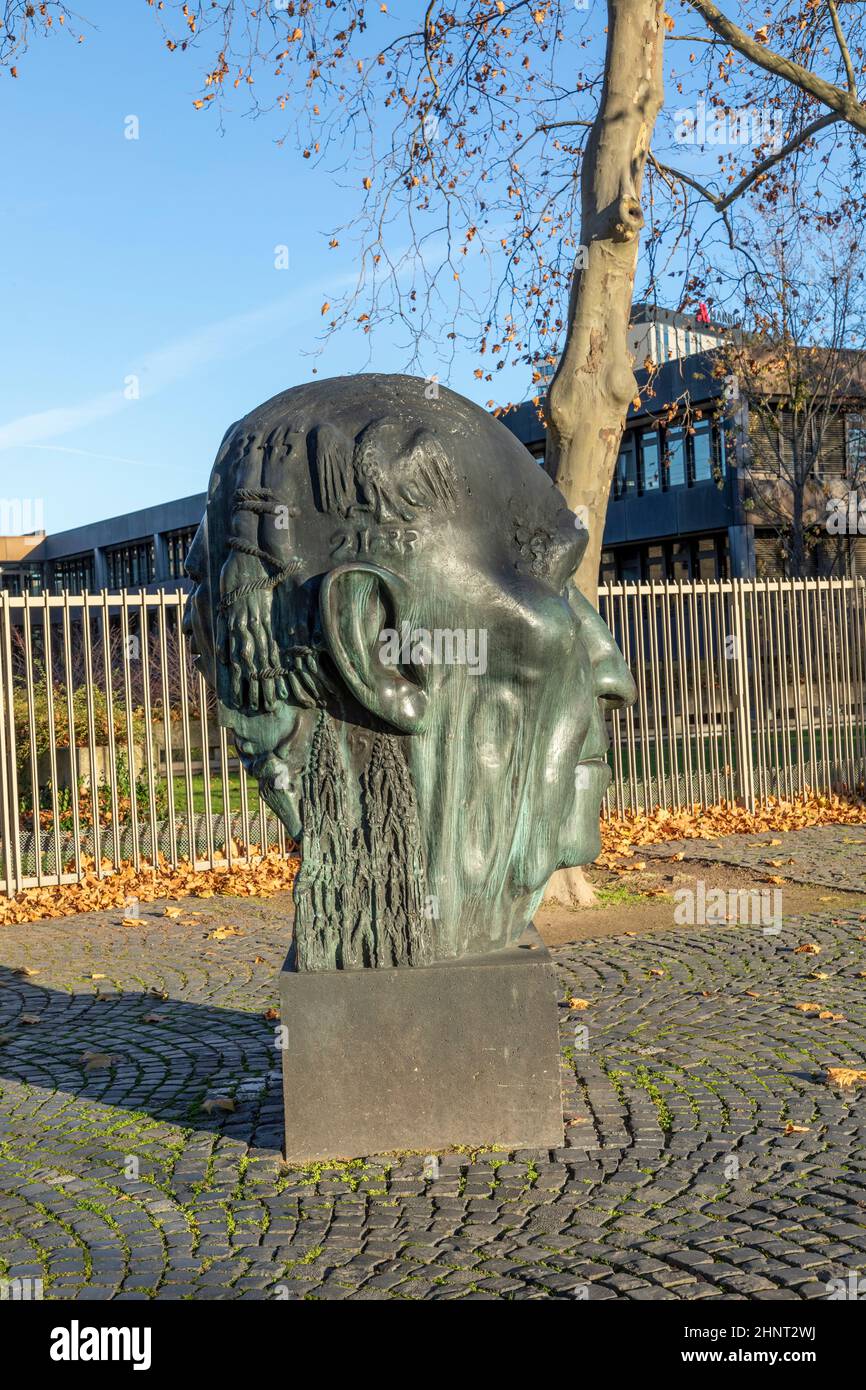 Statue von Konrad Adenauer vom Bildhauer Hubertus von Pilgrim im Mai 1982. Stockfoto