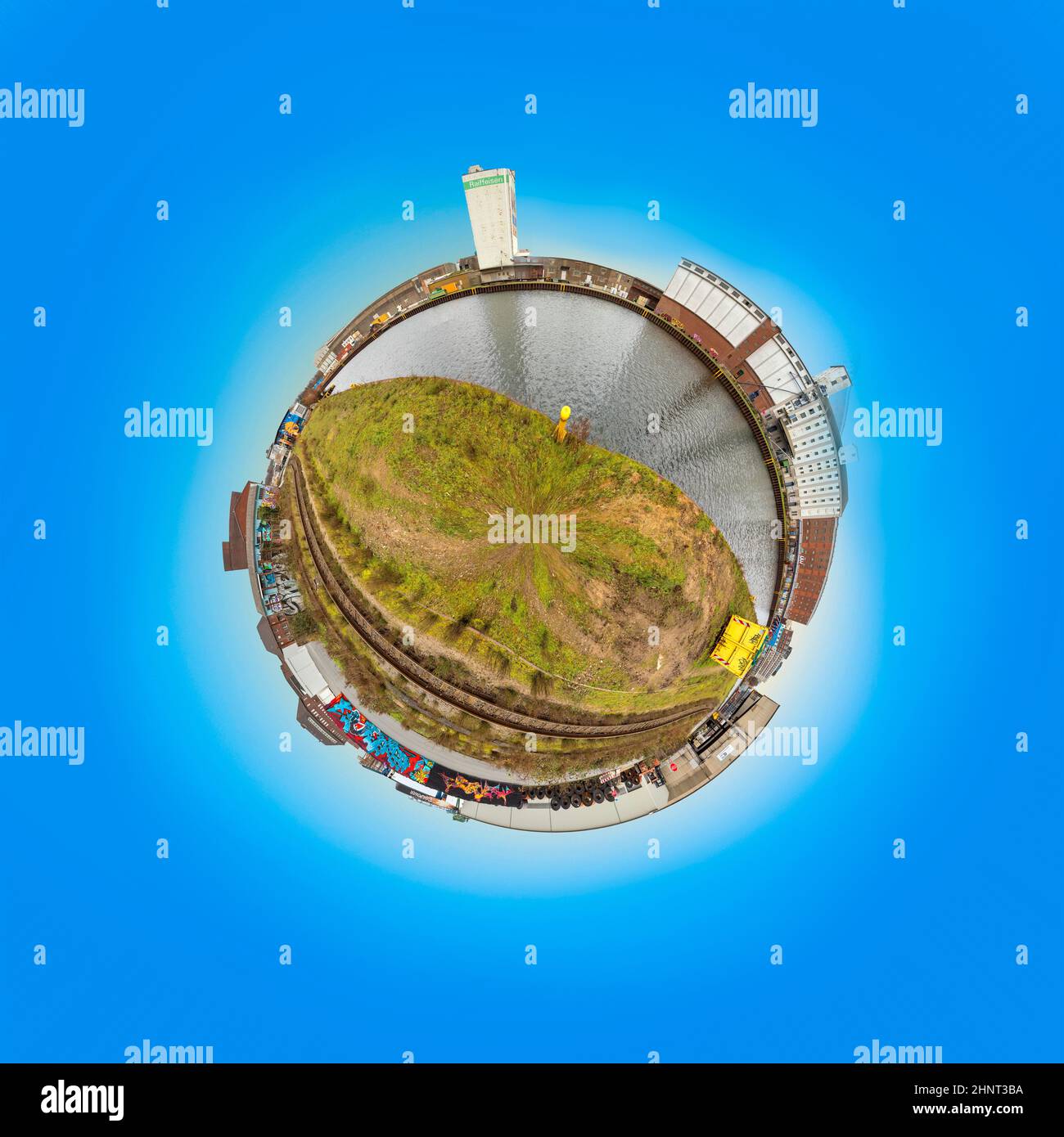 Alter Hafen in Dortmund als winziger Planet mit alten Hafengebäuden und verfaulten bemalten Wänden Stockfoto