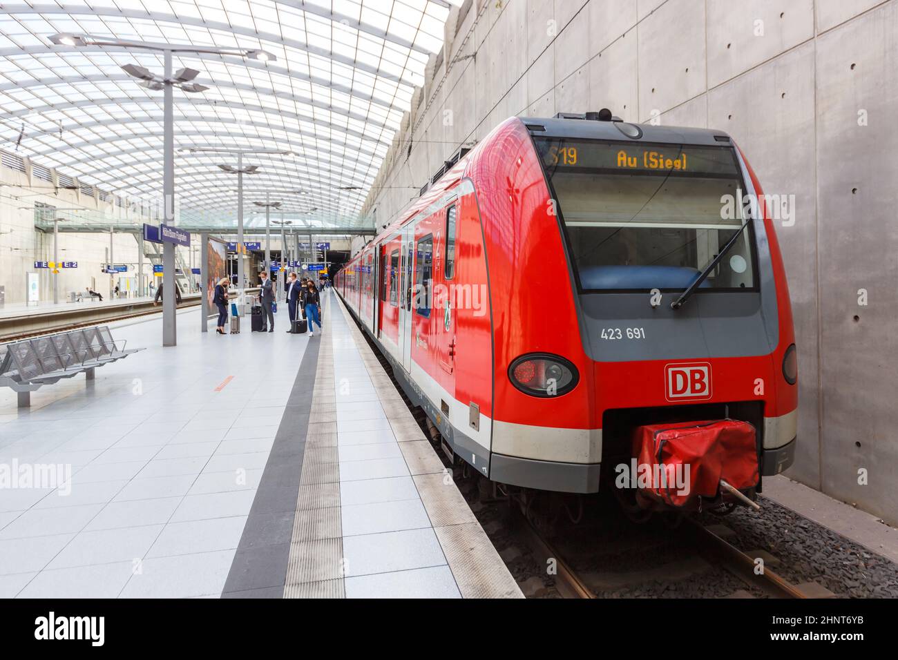 SBahn SBahnRegionalbahn am Bahnhof Köln Bonn am Flughafen Köln/Bonn in Deutschland