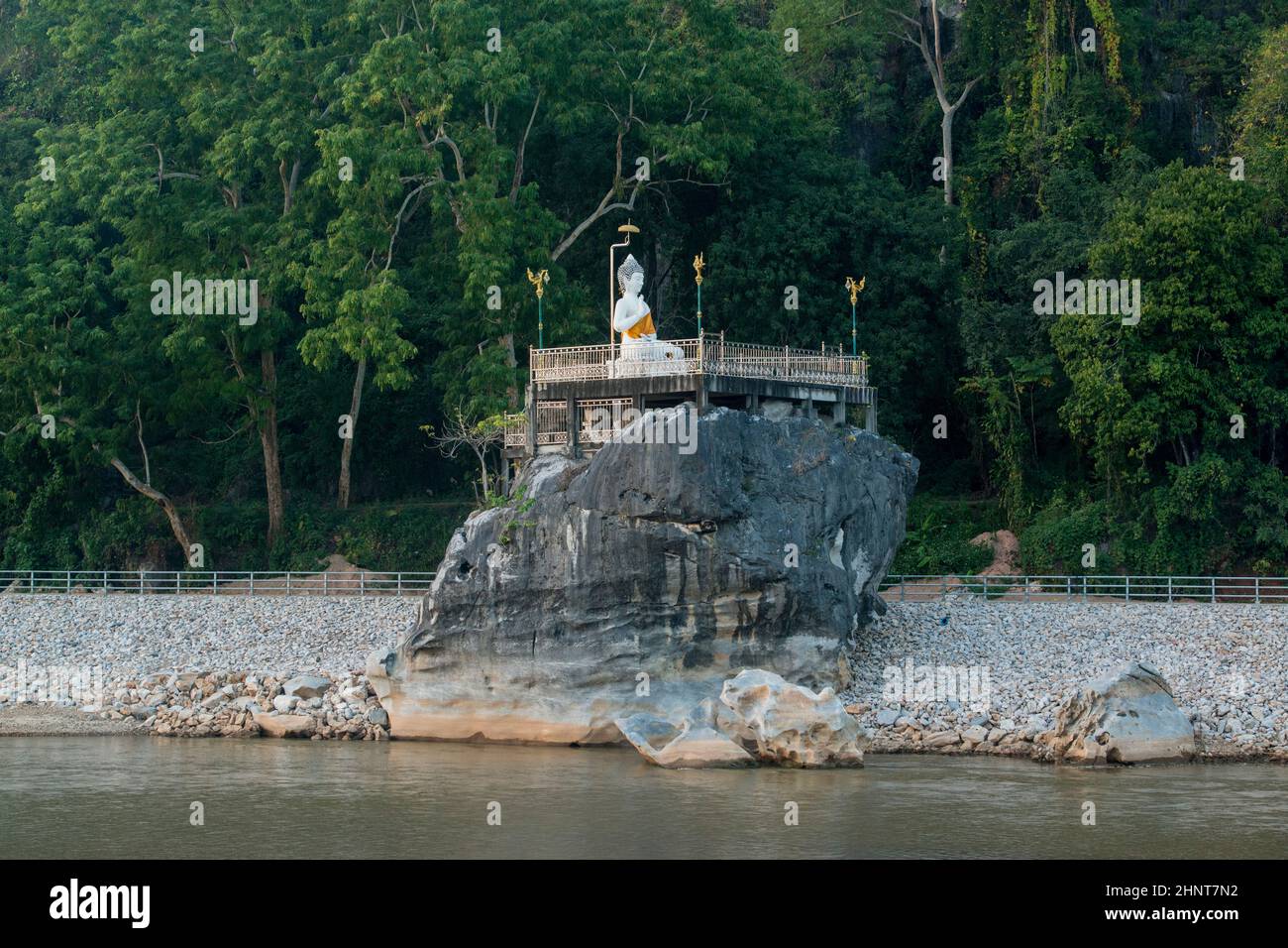 THAILAND CHIANG RAI MAE NAM KOK RIVER SHRINE Stockfoto